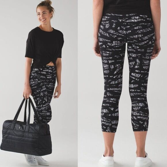 Lululemon | Wunder Under Crop (Hi-Rise) in Graf Black White - Picture 1 of 11